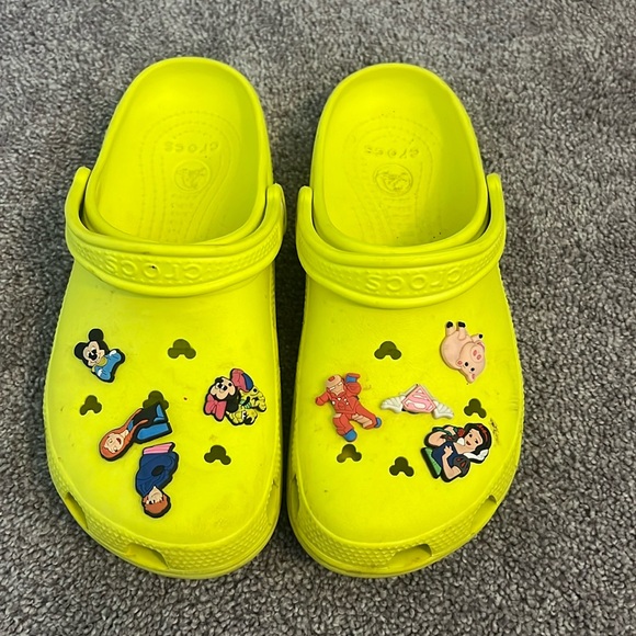 Disney theme crocs, side 9 WMNS 7 MNS, Yellow, 8 disney jibbitz - Picture 1 of 4